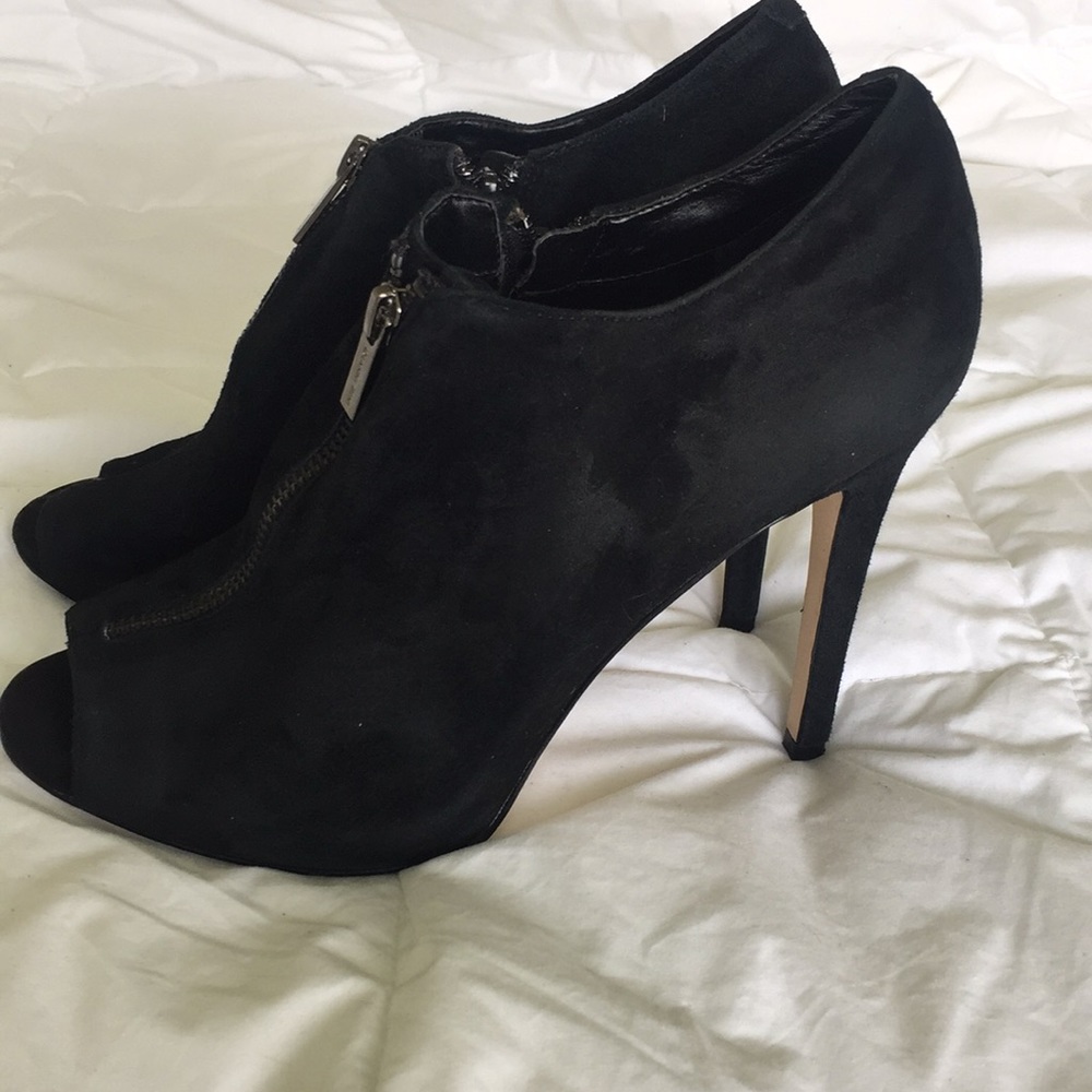 Gianni Bini Black Zipper Up Heels.